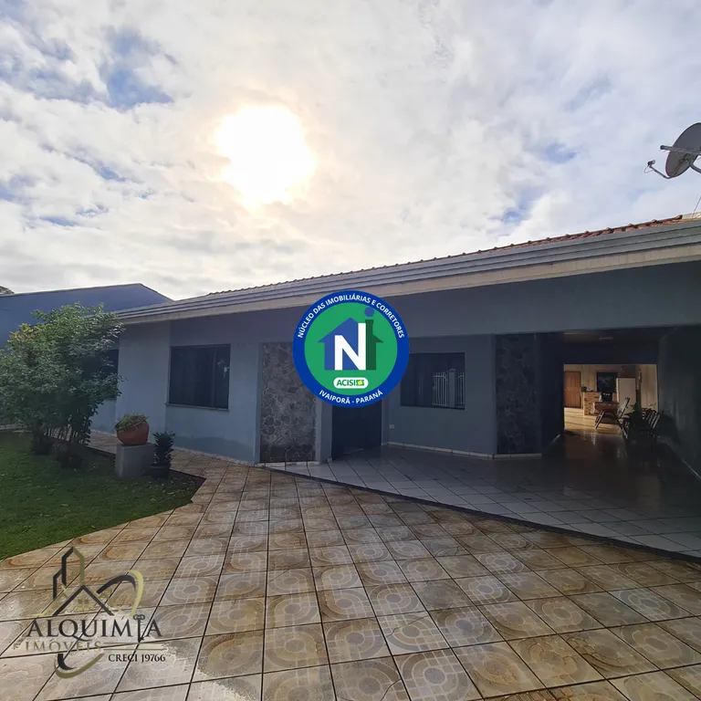 Casa à Venda com 3 quartos, 2 banheiros e 210m² — foto 2
