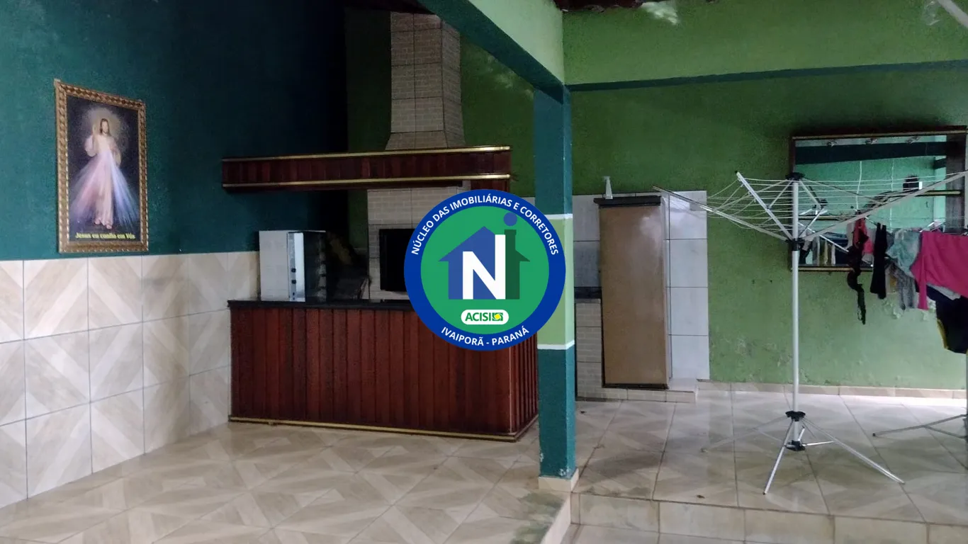 Casa à Venda com 3 quartos, 2 banheiros, 2 vagas e 220m²